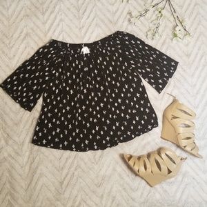 New Society Girl Black and White Keyhole Top